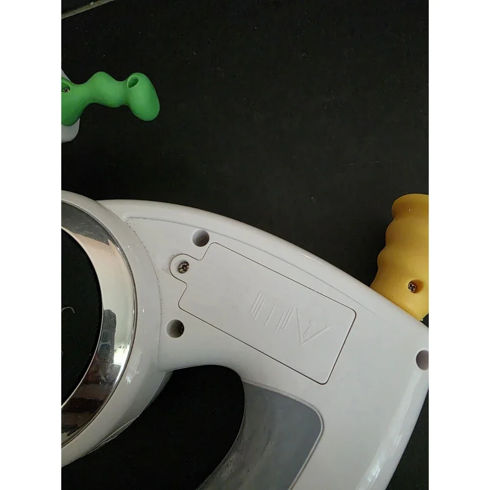 Bop It XT Handheld Electronic Talking Reflex Game Hasbro 2010 White Tested Works